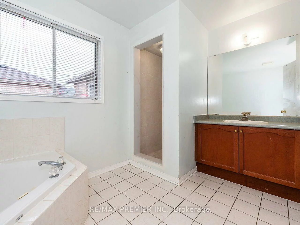 32, Stonebriar, Maple, Vaughan