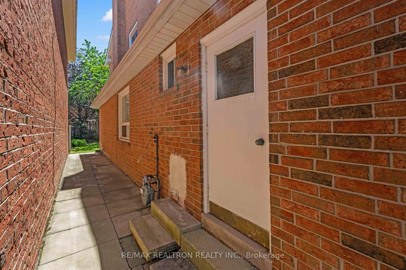 143, Spring Gate, Crestwood-Springfarm-Yorkhill, Vaughan