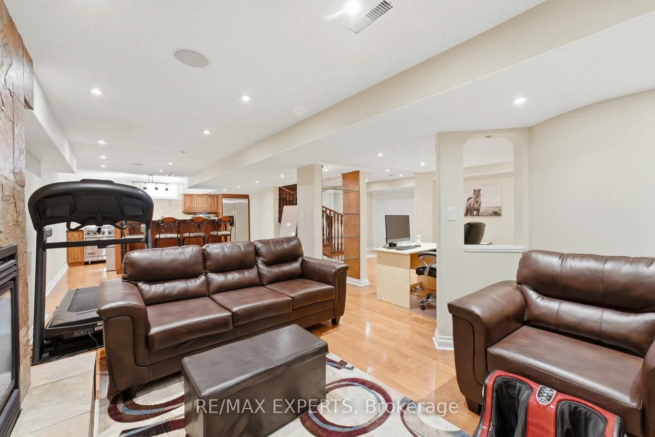 215, Velmar, East Woodbridge, Vaughan