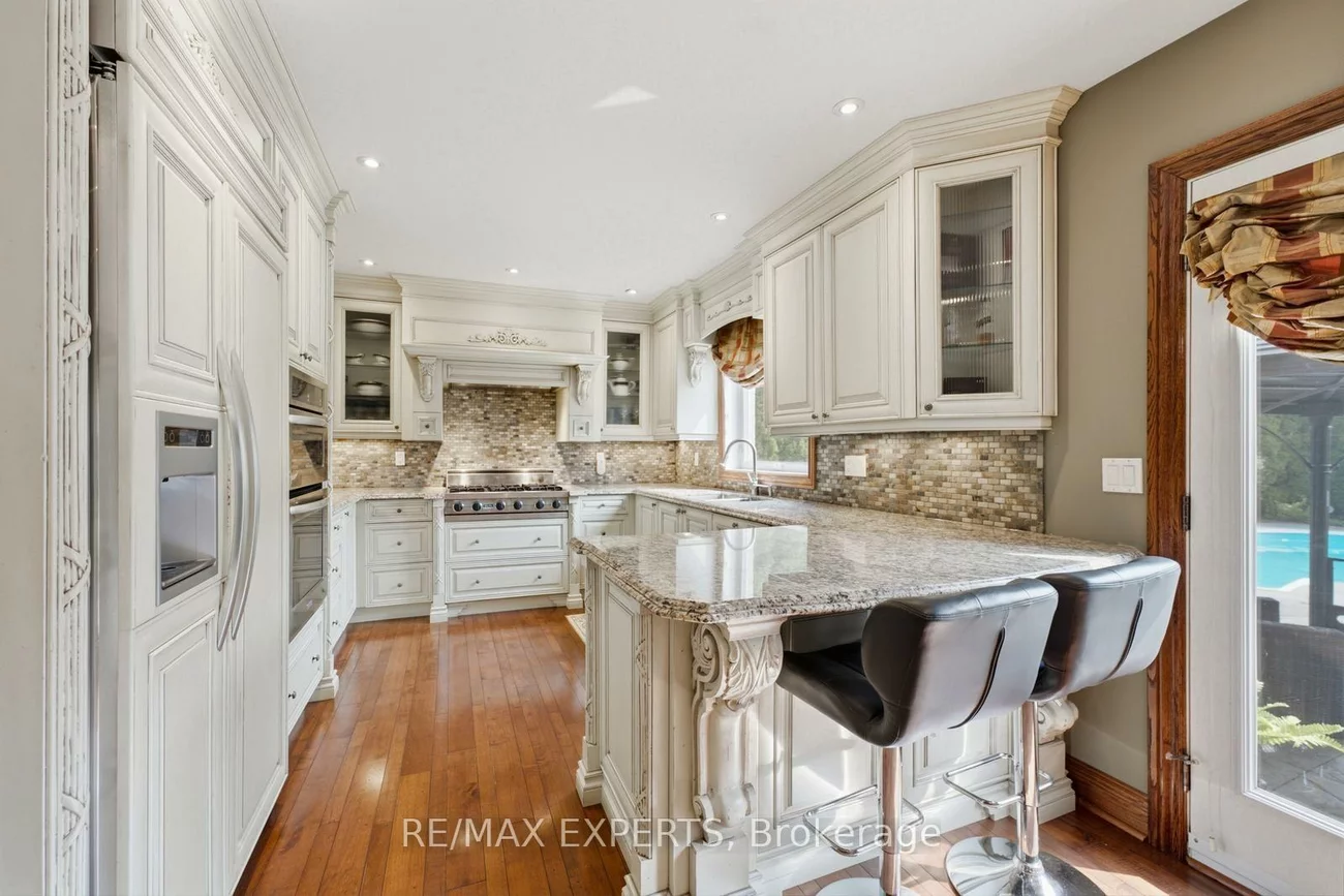 215, Velmar, East Woodbridge, Vaughan