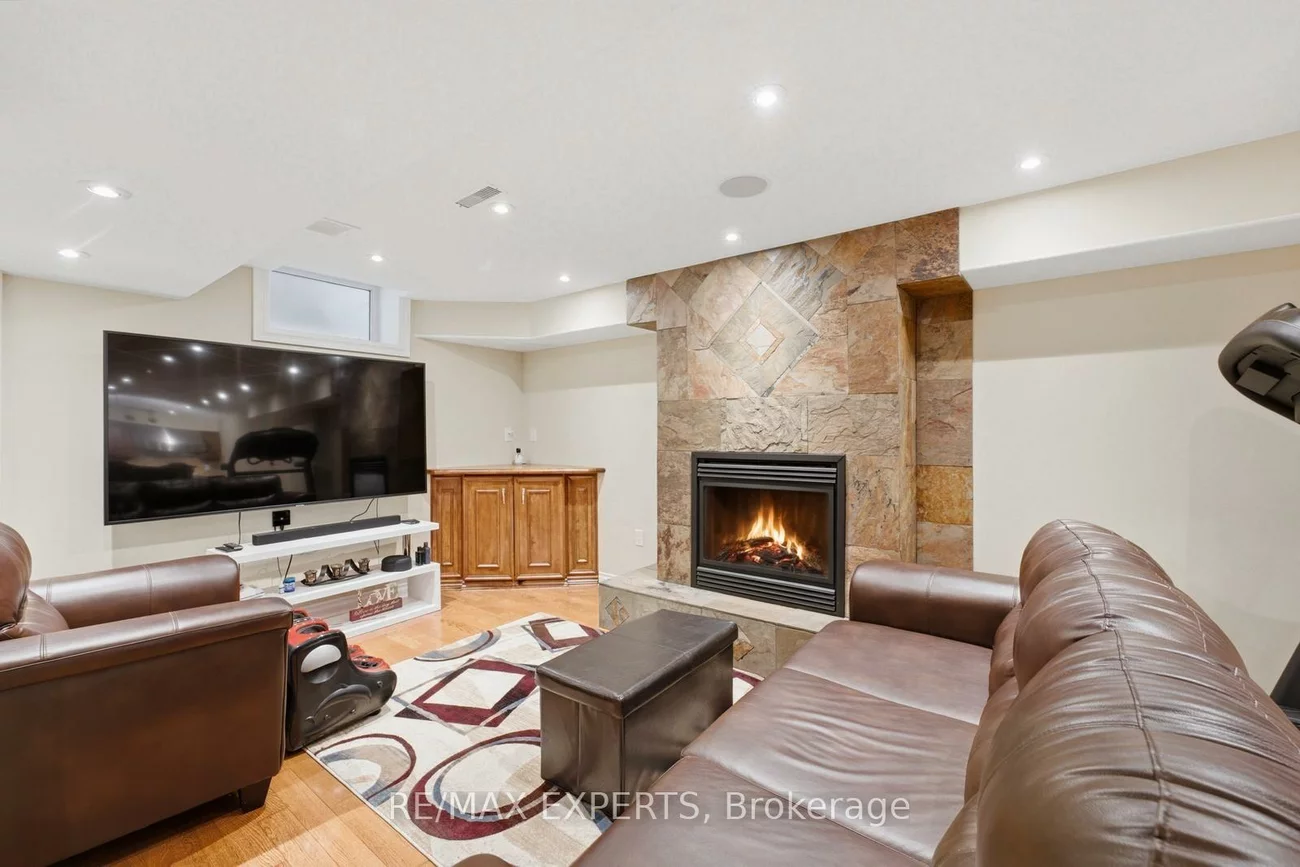 215, Velmar, East Woodbridge, Vaughan