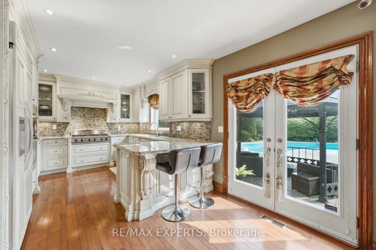215, Velmar, East Woodbridge, Vaughan