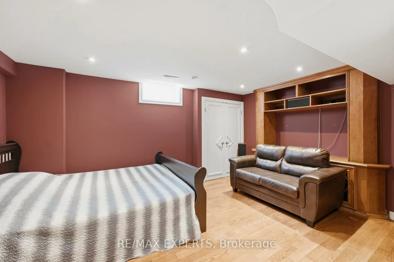 215, Velmar, East Woodbridge, Vaughan