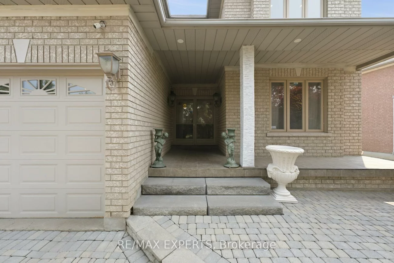 215, Velmar, East Woodbridge, Vaughan