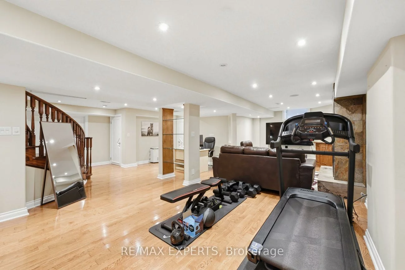215, Velmar, East Woodbridge, Vaughan