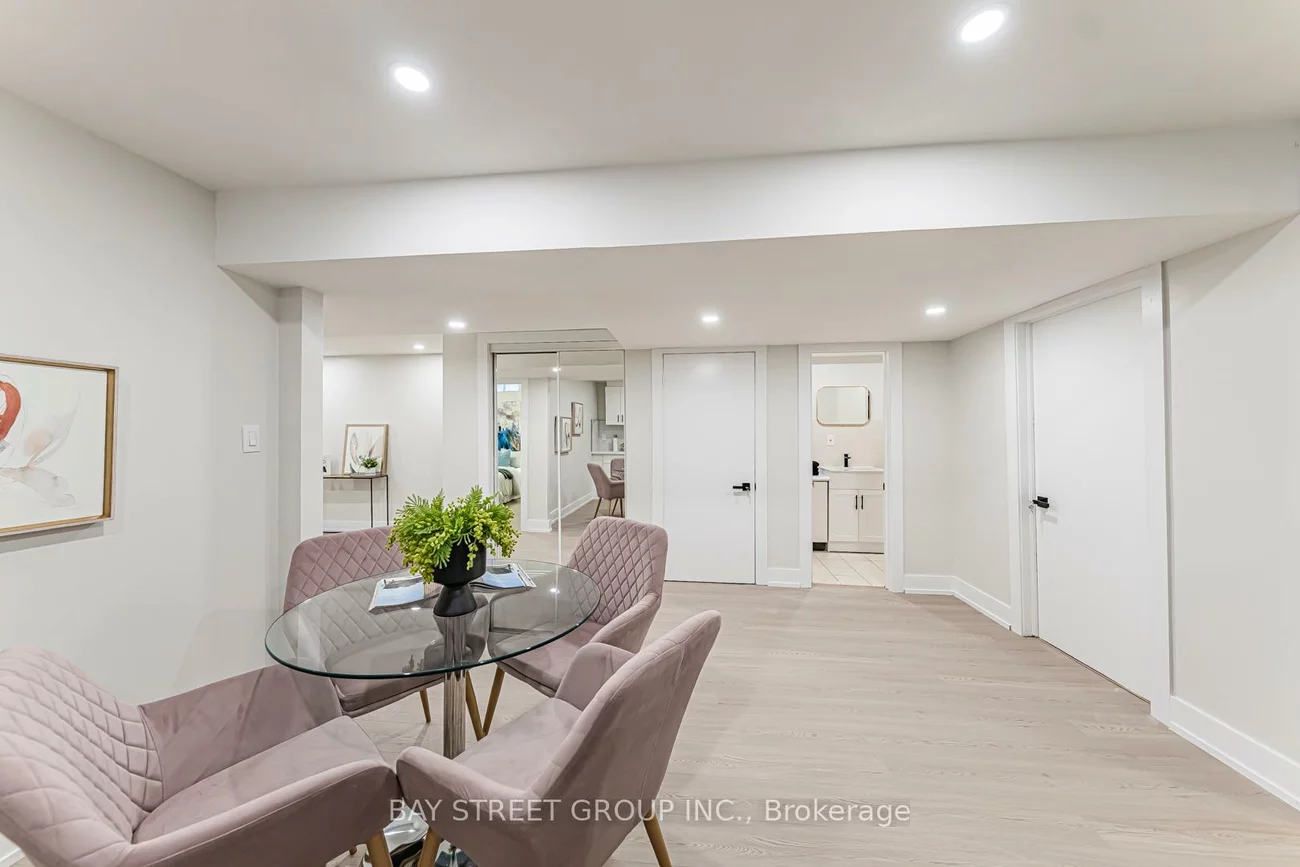 146, Cabinet, West Woodbridge, Vaughan