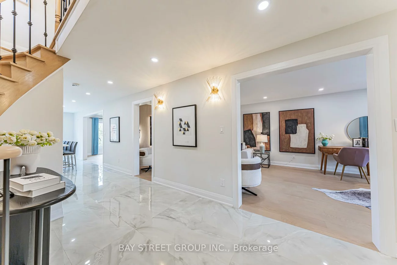 146, Cabinet, West Woodbridge, Vaughan
