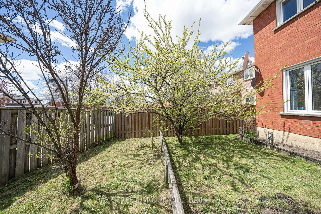 146, Cabinet, West Woodbridge, Vaughan