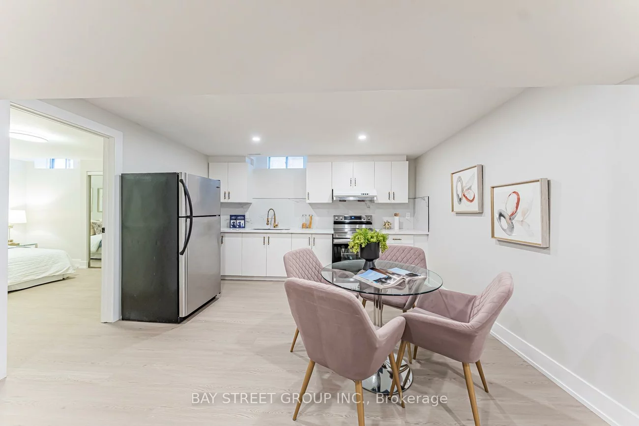 146, Cabinet, West Woodbridge, Vaughan