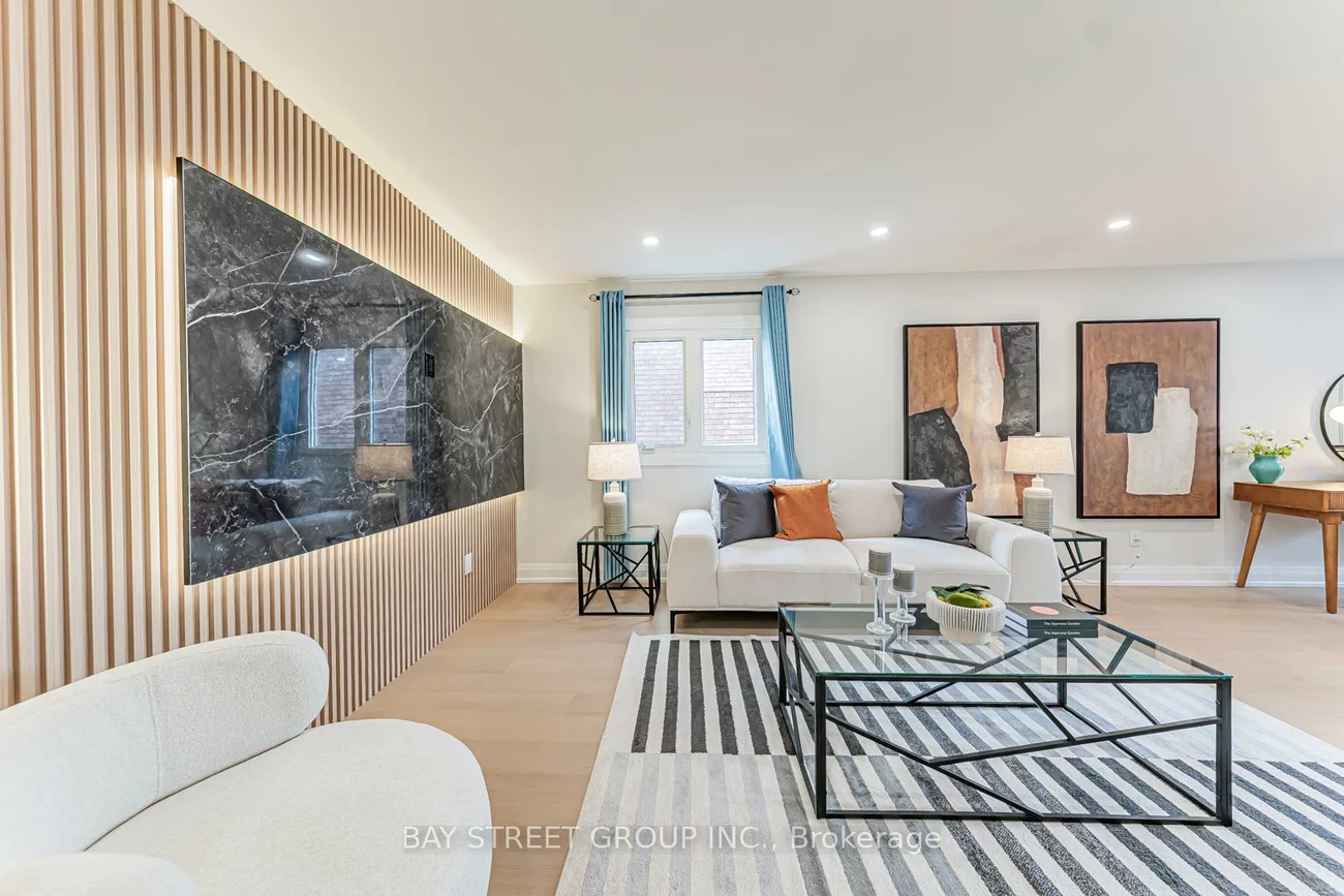 146, Cabinet, West Woodbridge, Vaughan
