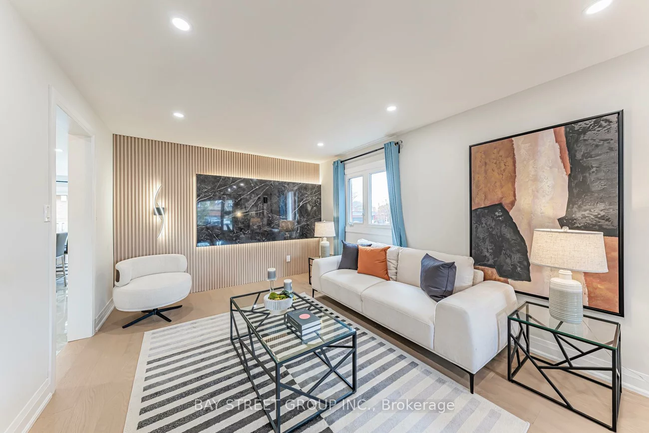 146, Cabinet, West Woodbridge, Vaughan