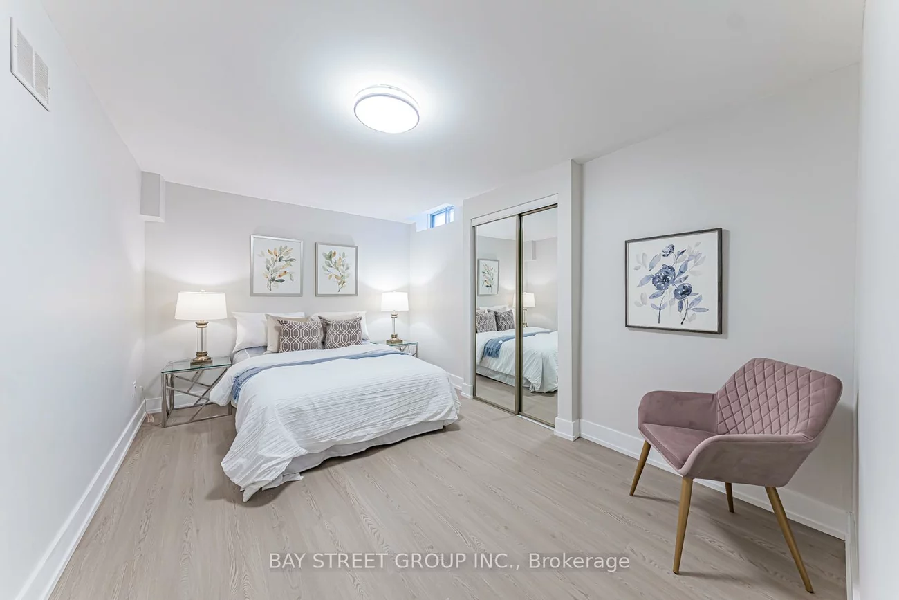 146, Cabinet, West Woodbridge, Vaughan