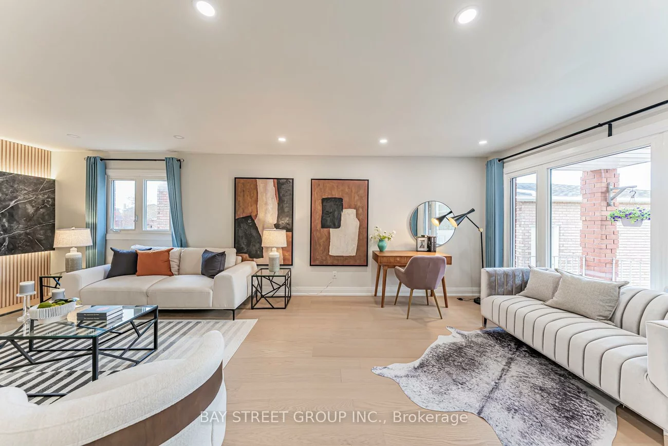 146, Cabinet, West Woodbridge, Vaughan