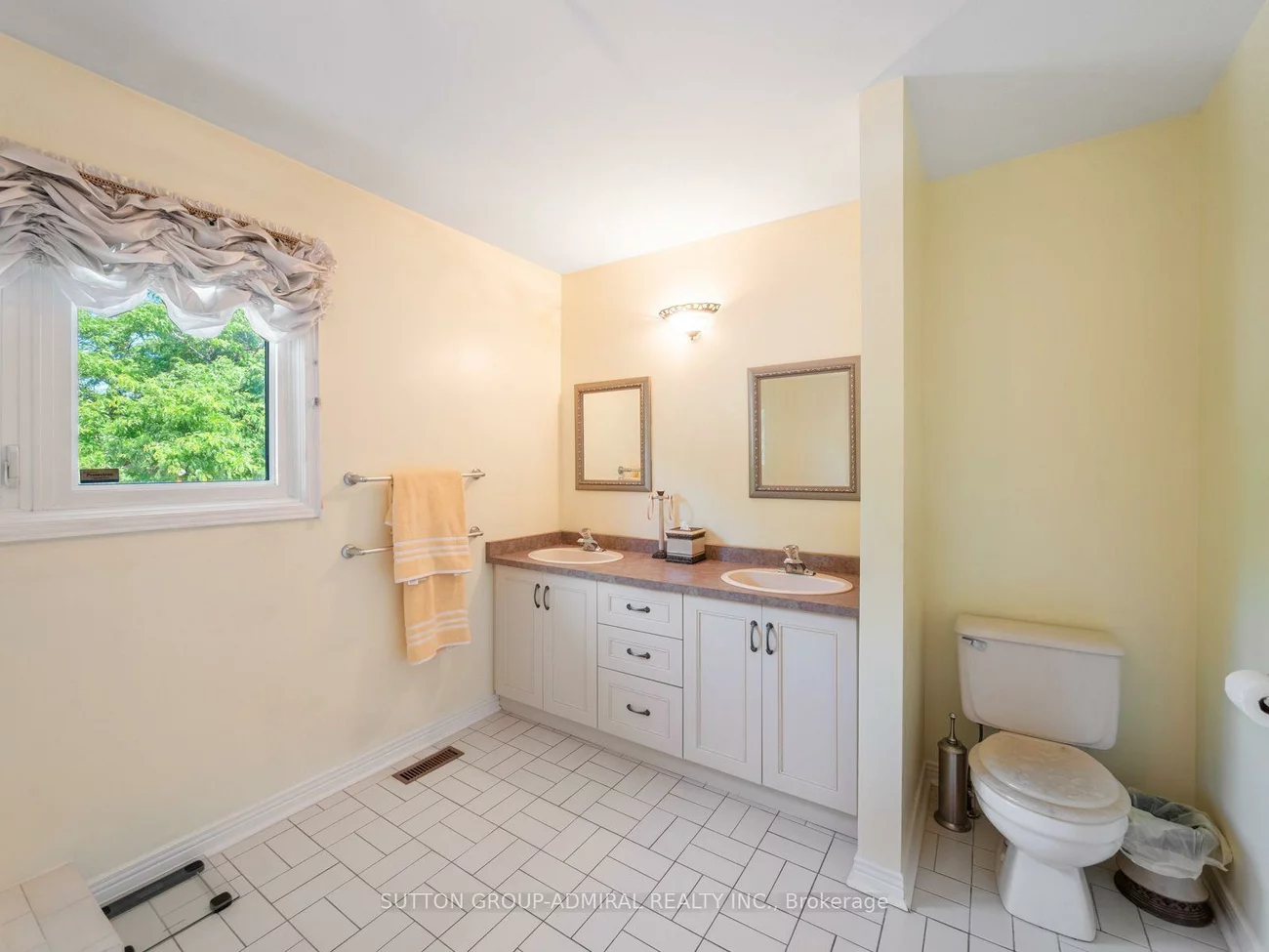 91, Robinwood, Brownridge, Vaughan