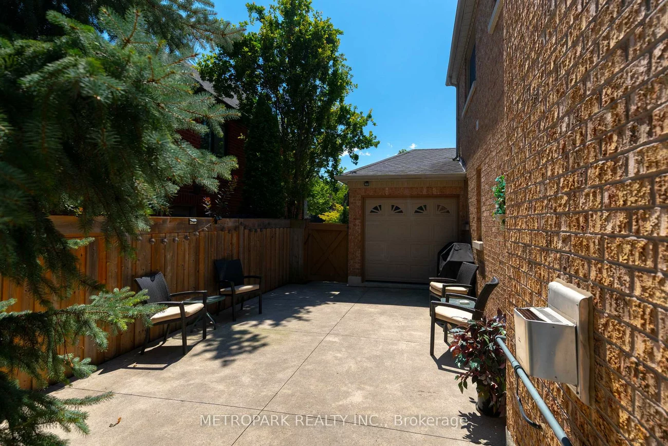 56, Bindertwine, Kleinburg, Vaughan