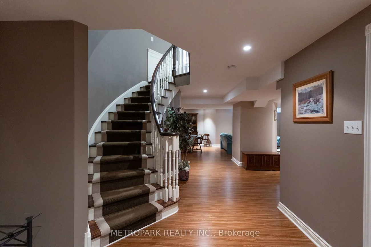 56, Bindertwine, Kleinburg, Vaughan