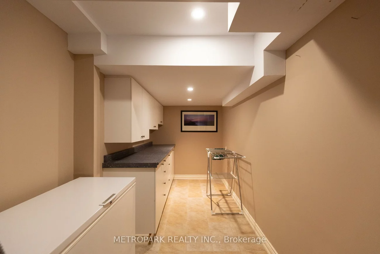 56, Bindertwine, Kleinburg, Vaughan