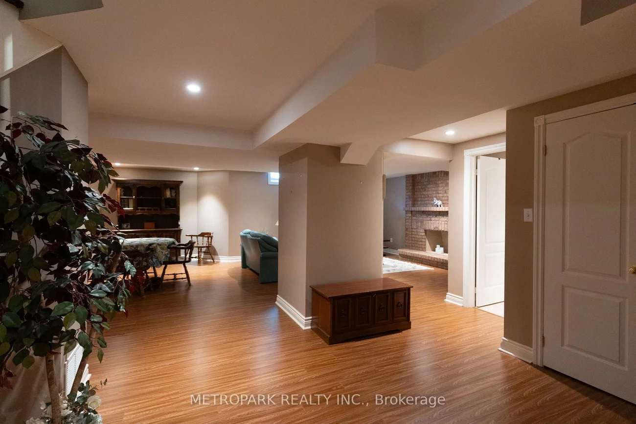56, Bindertwine, Kleinburg, Vaughan