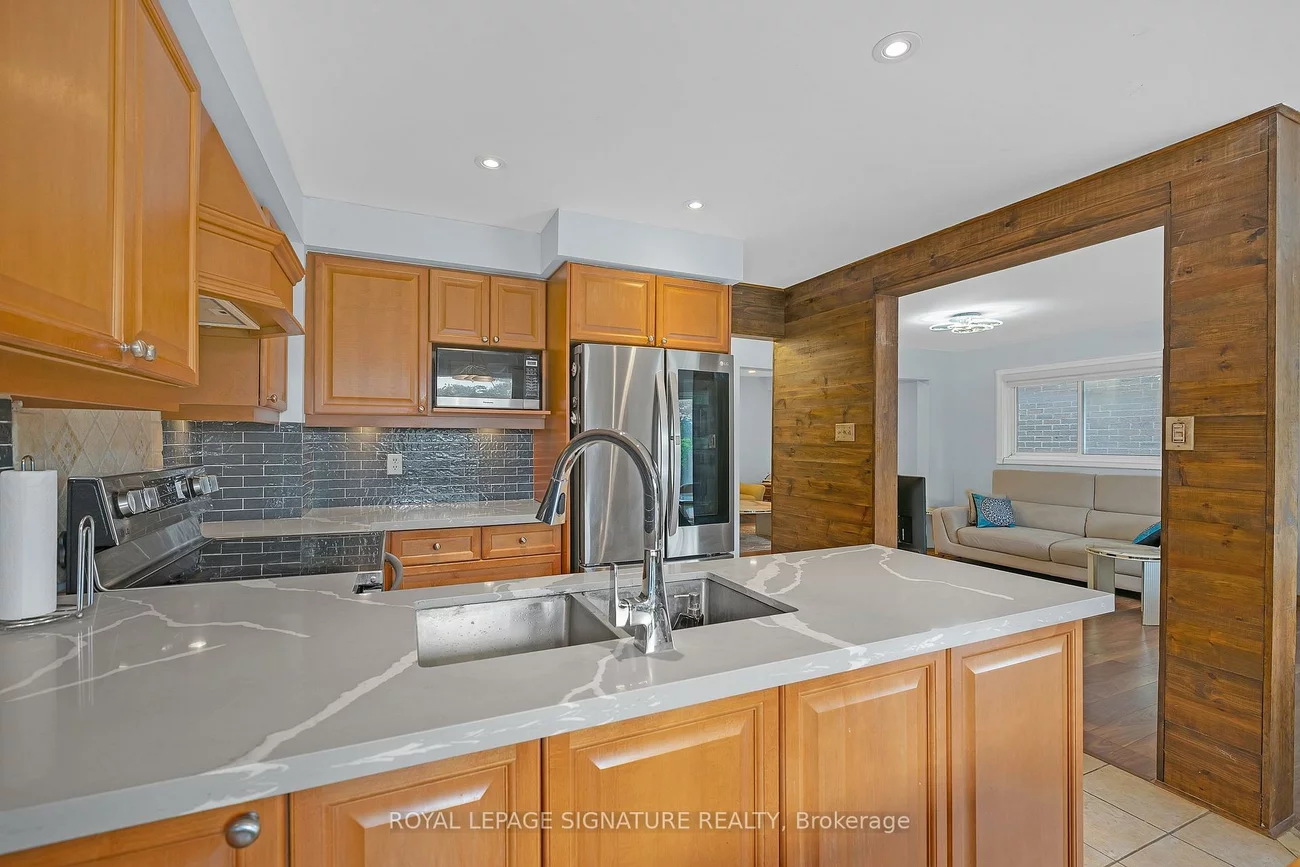 107, Roxborough, Uplands, Vaughan