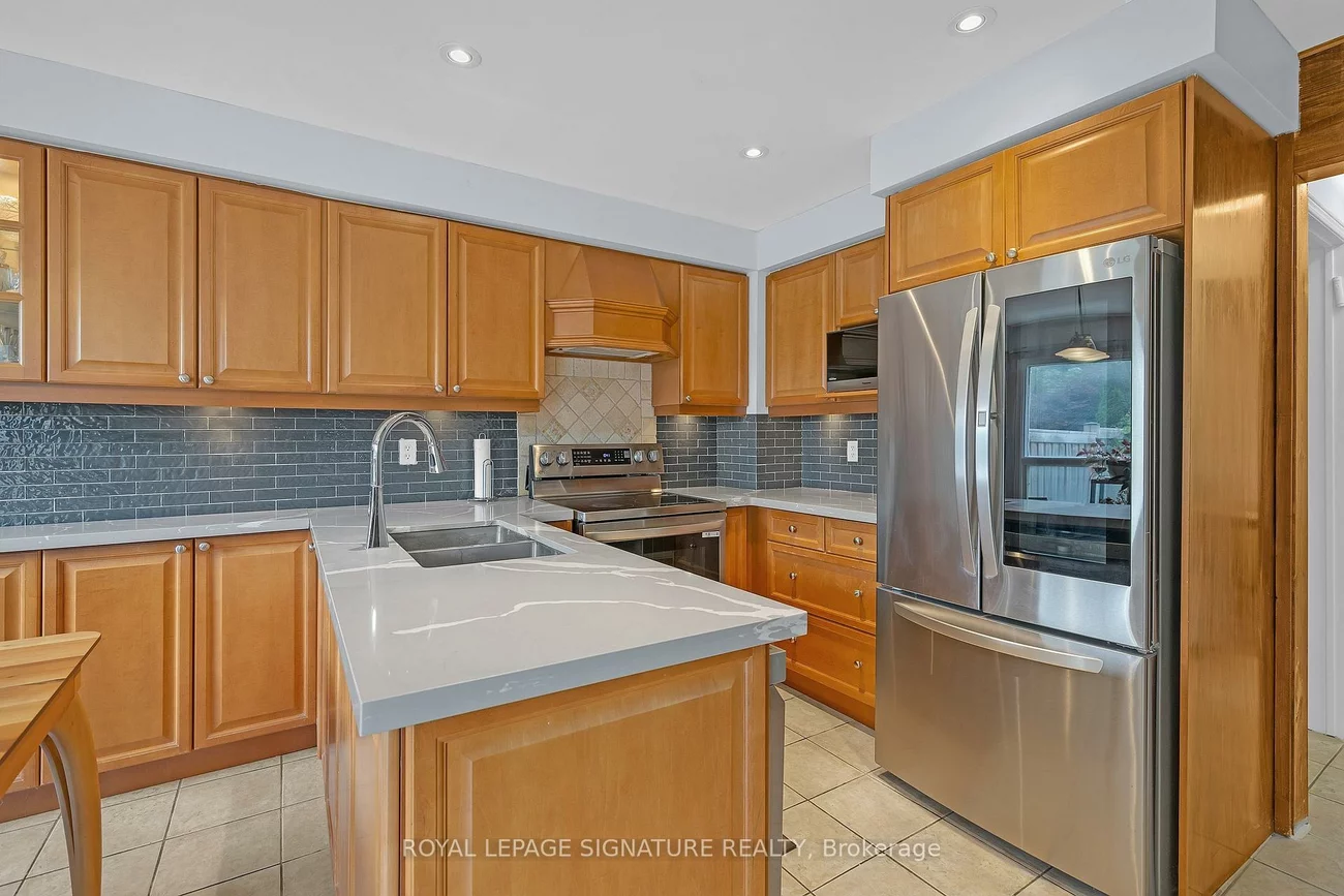 107, Roxborough, Uplands, Vaughan