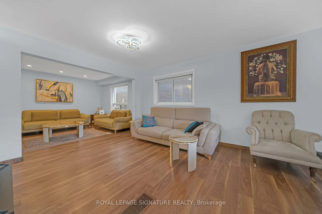 107, Roxborough, Uplands, Vaughan