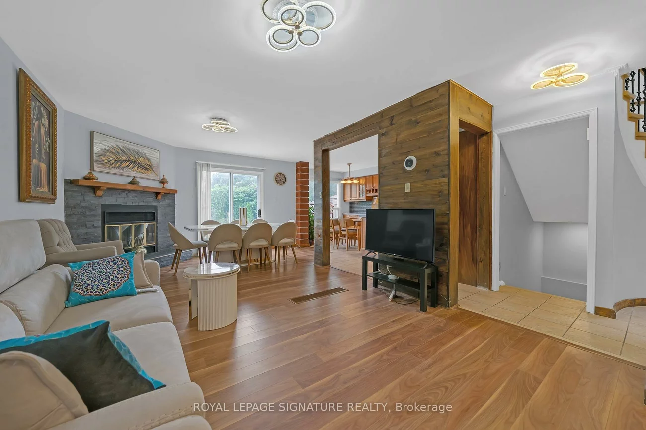 107, Roxborough, Uplands, Vaughan