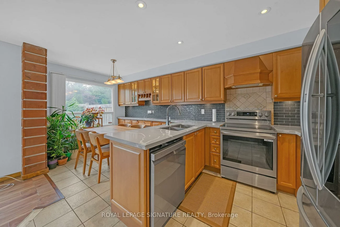 107, Roxborough, Uplands, Vaughan