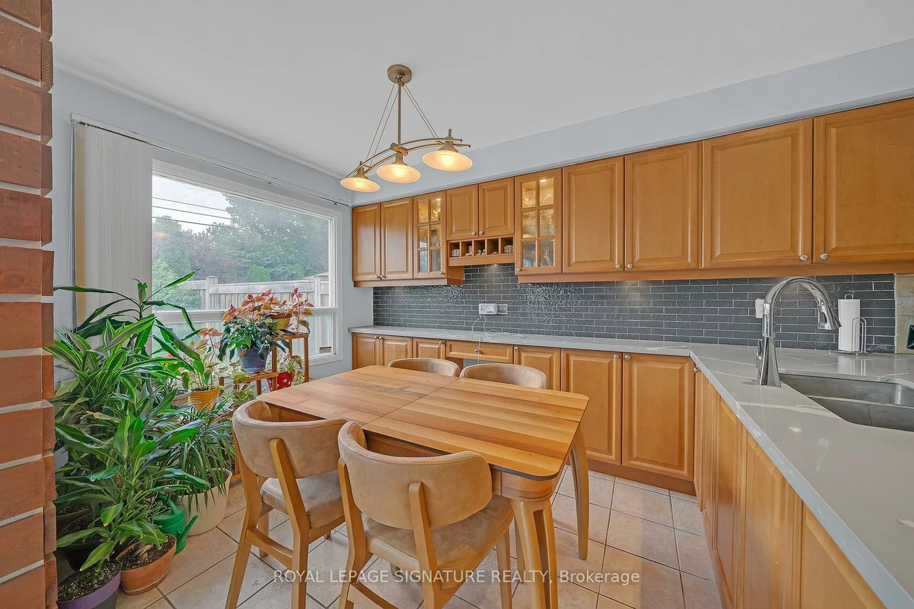 107, Roxborough, Uplands, Vaughan