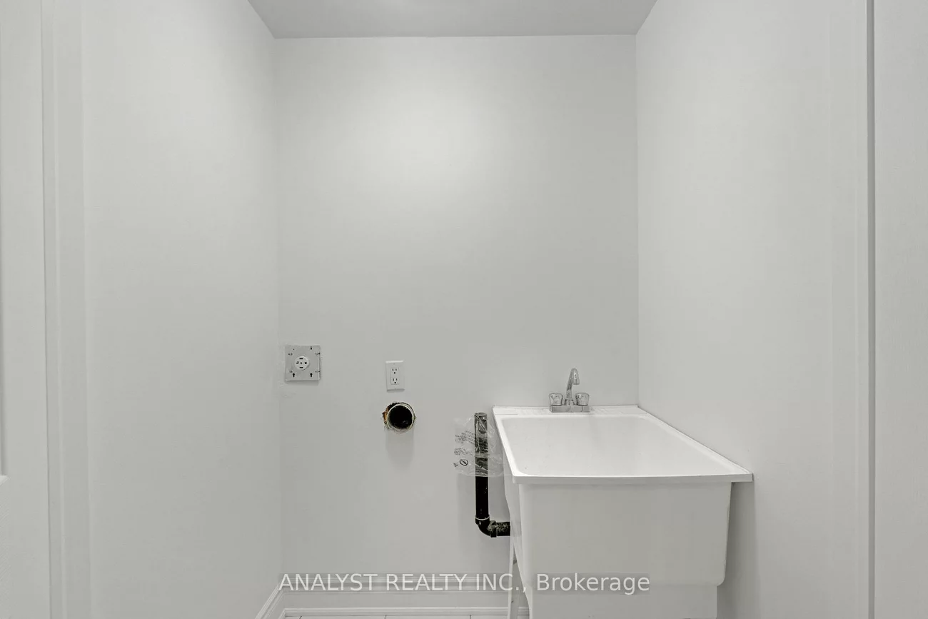 34, George Bogg, East Woodbridge, Vaughan