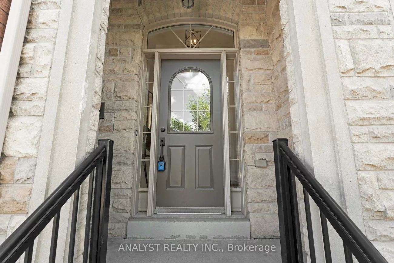 34, George Bogg, East Woodbridge, Vaughan