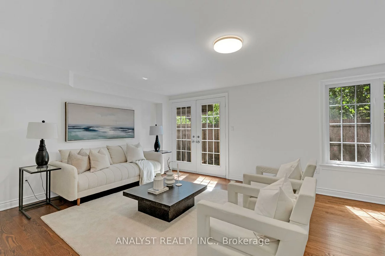 34, George Bogg, East Woodbridge, Vaughan