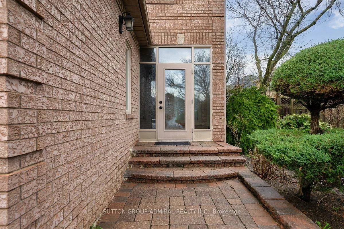 126, Redondo, Beverley Glen, Vaughan
