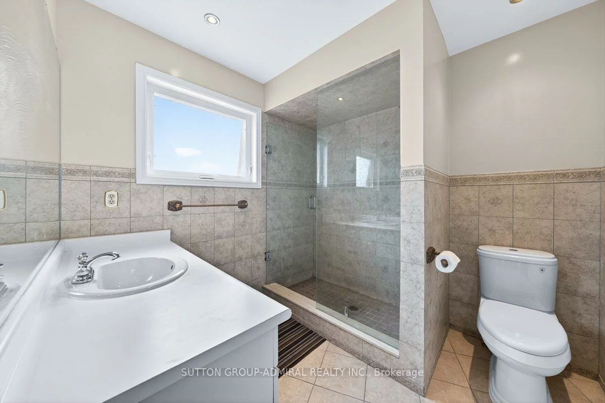 126, Redondo, Beverley Glen, Vaughan
