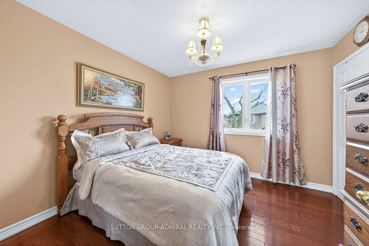 126, Redondo, Beverley Glen, Vaughan