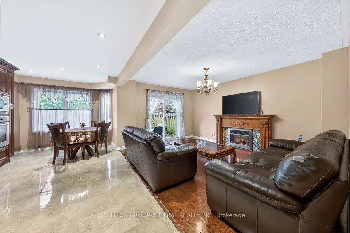 126, Redondo, Beverley Glen, Vaughan
