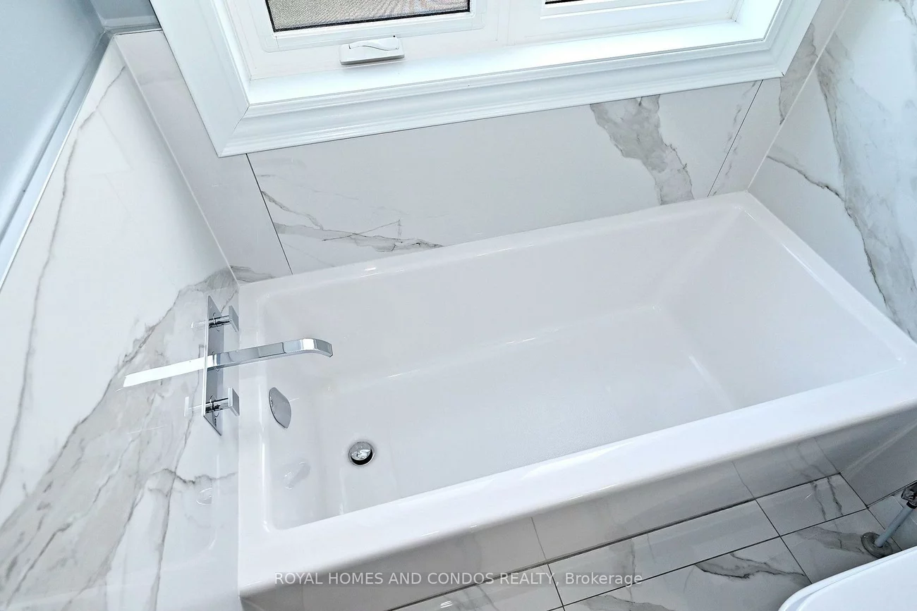 129, Saint Damian, Vellore Village, Vaughan