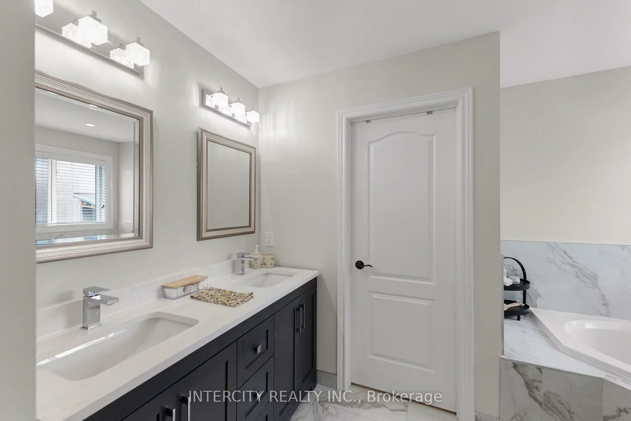 37, Redfinch, Vellore Village, Vaughan