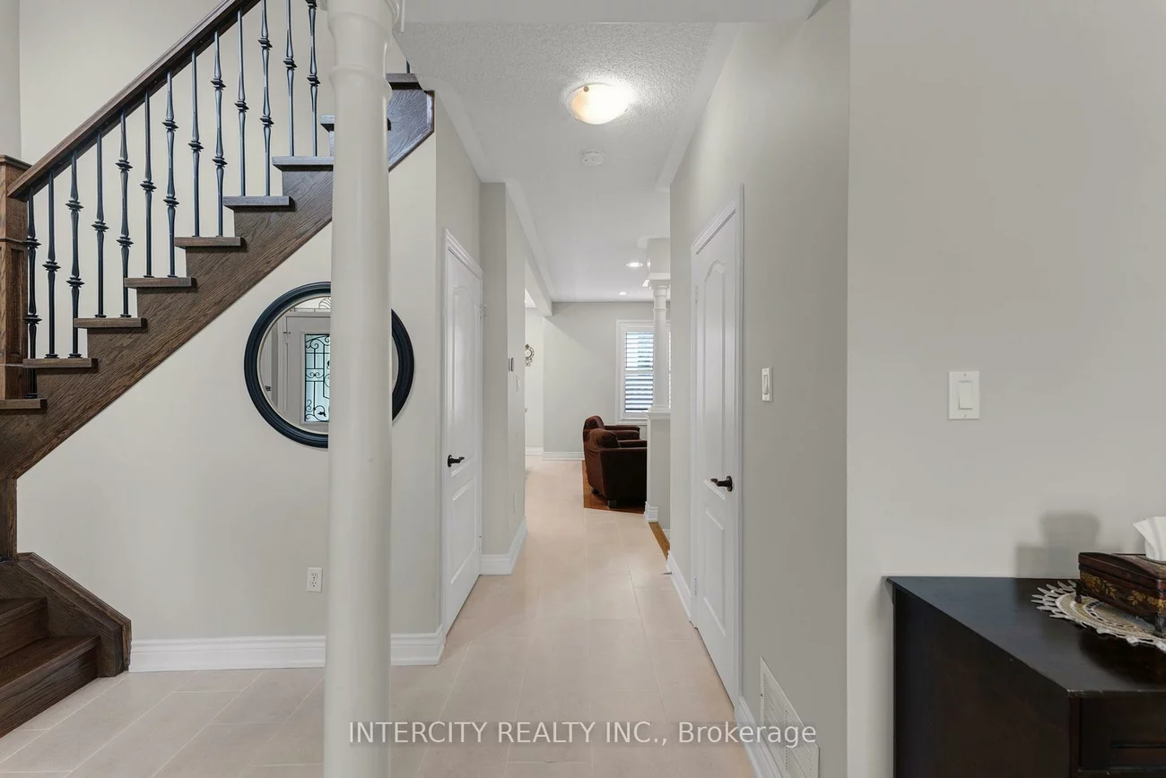 37, Redfinch, Vellore Village, Vaughan