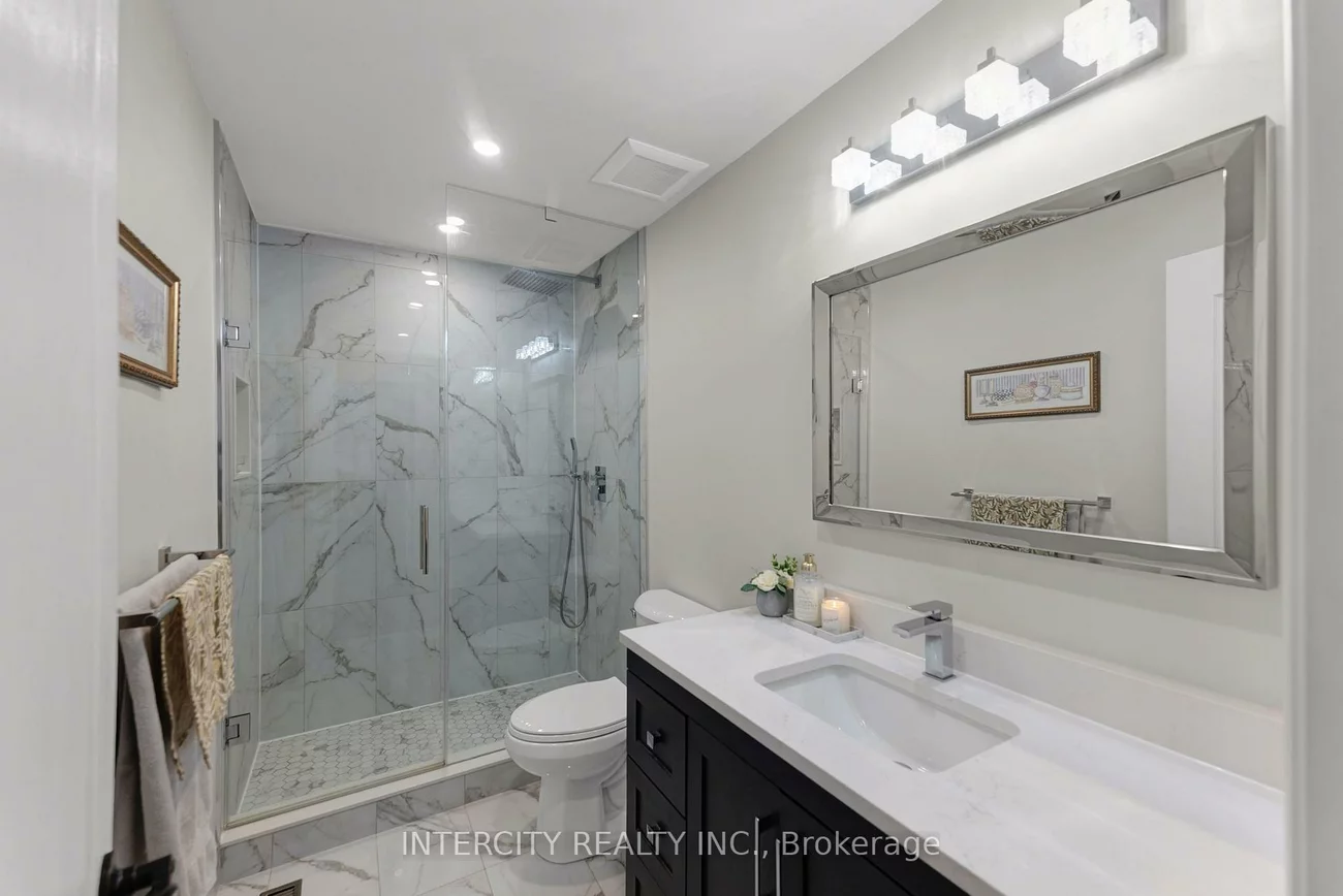 37, Redfinch, Vellore Village, Vaughan