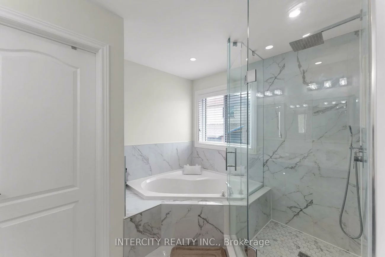 37, Redfinch, Vellore Village, Vaughan