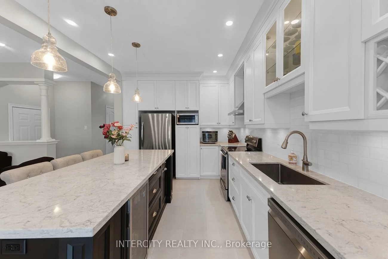 37, Redfinch, Vellore Village, Vaughan