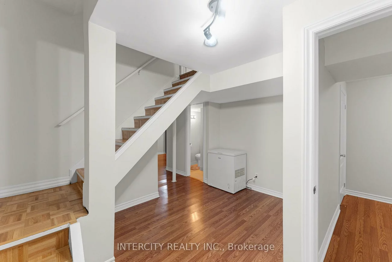 37, Redfinch, Vellore Village, Vaughan