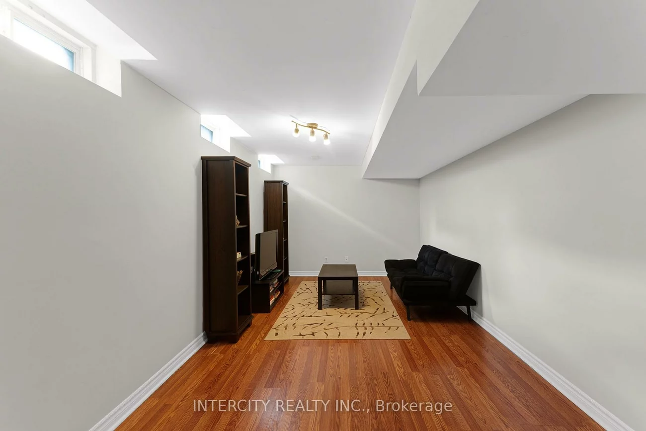 37, Redfinch, Vellore Village, Vaughan
