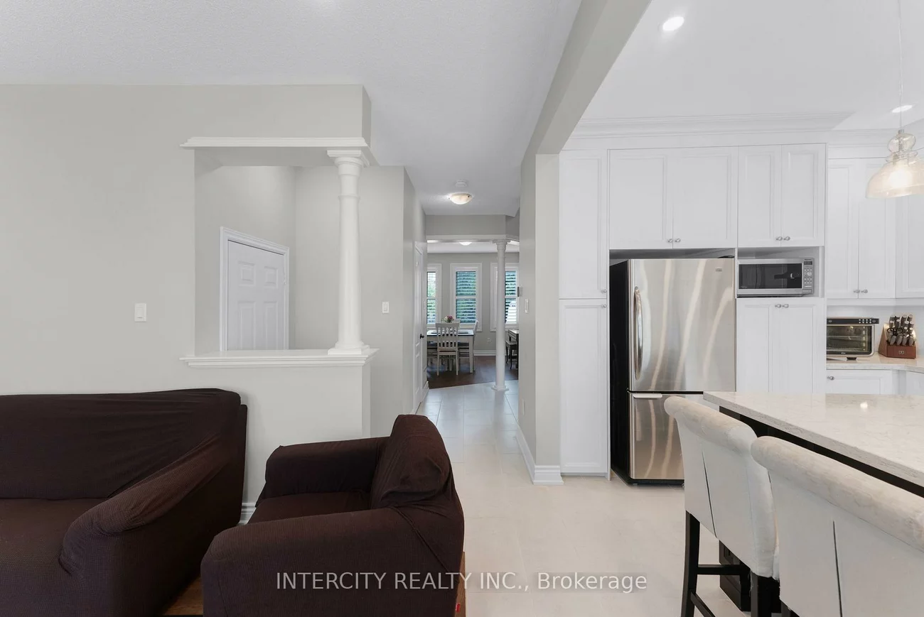 37, Redfinch, Vellore Village, Vaughan