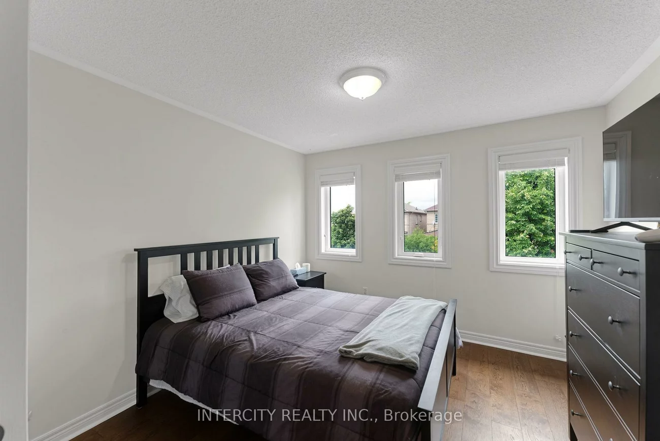37, Redfinch, Vellore Village, Vaughan