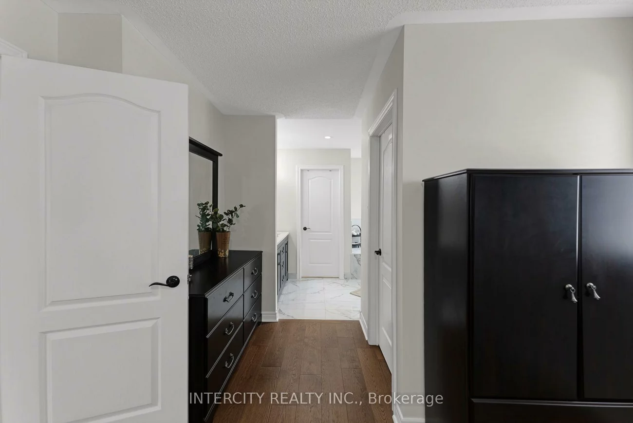 37, Redfinch, Vellore Village, Vaughan