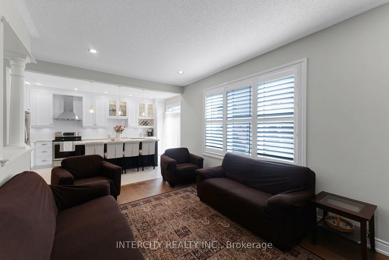 37, Redfinch, Vellore Village, Vaughan