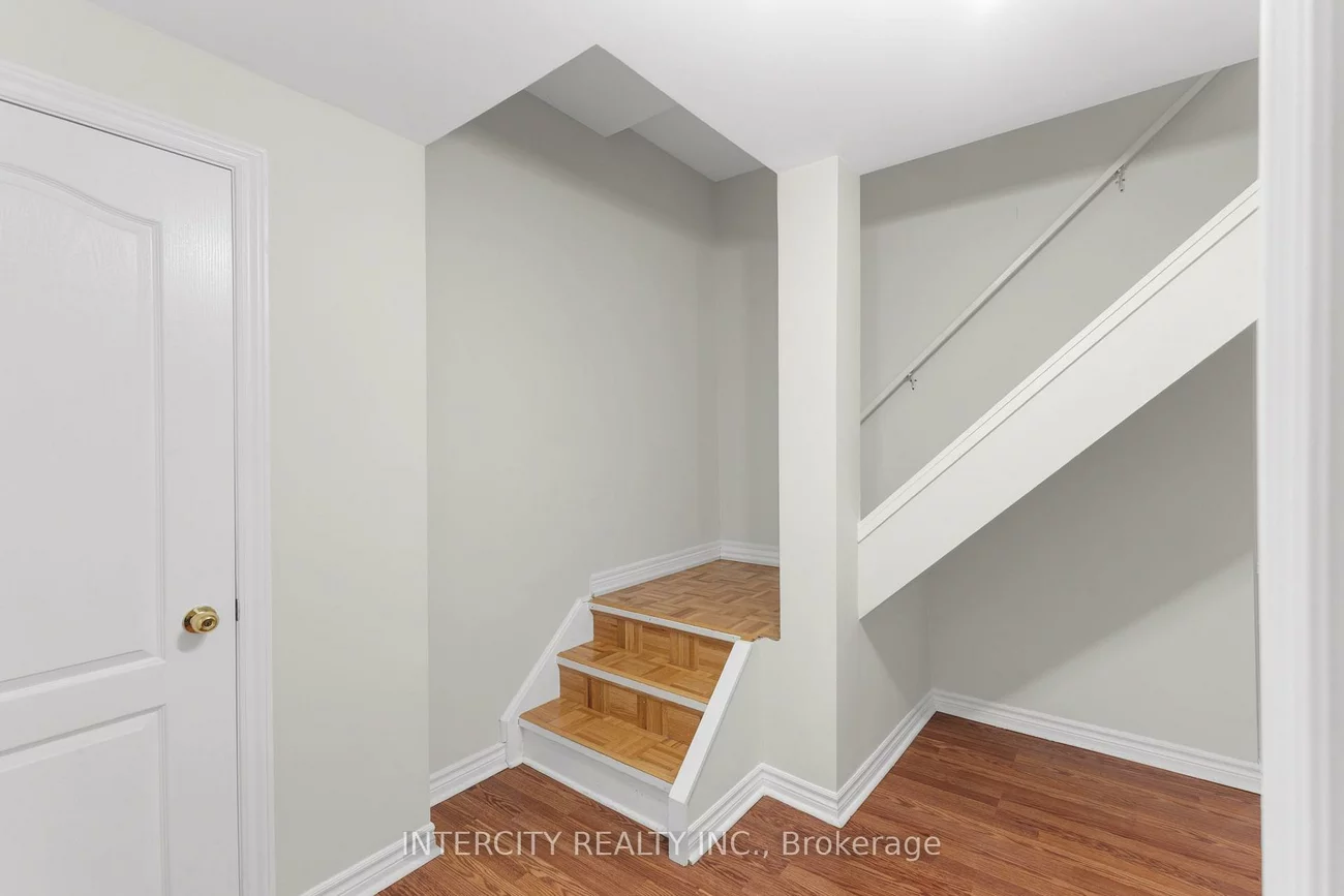 37, Redfinch, Vellore Village, Vaughan