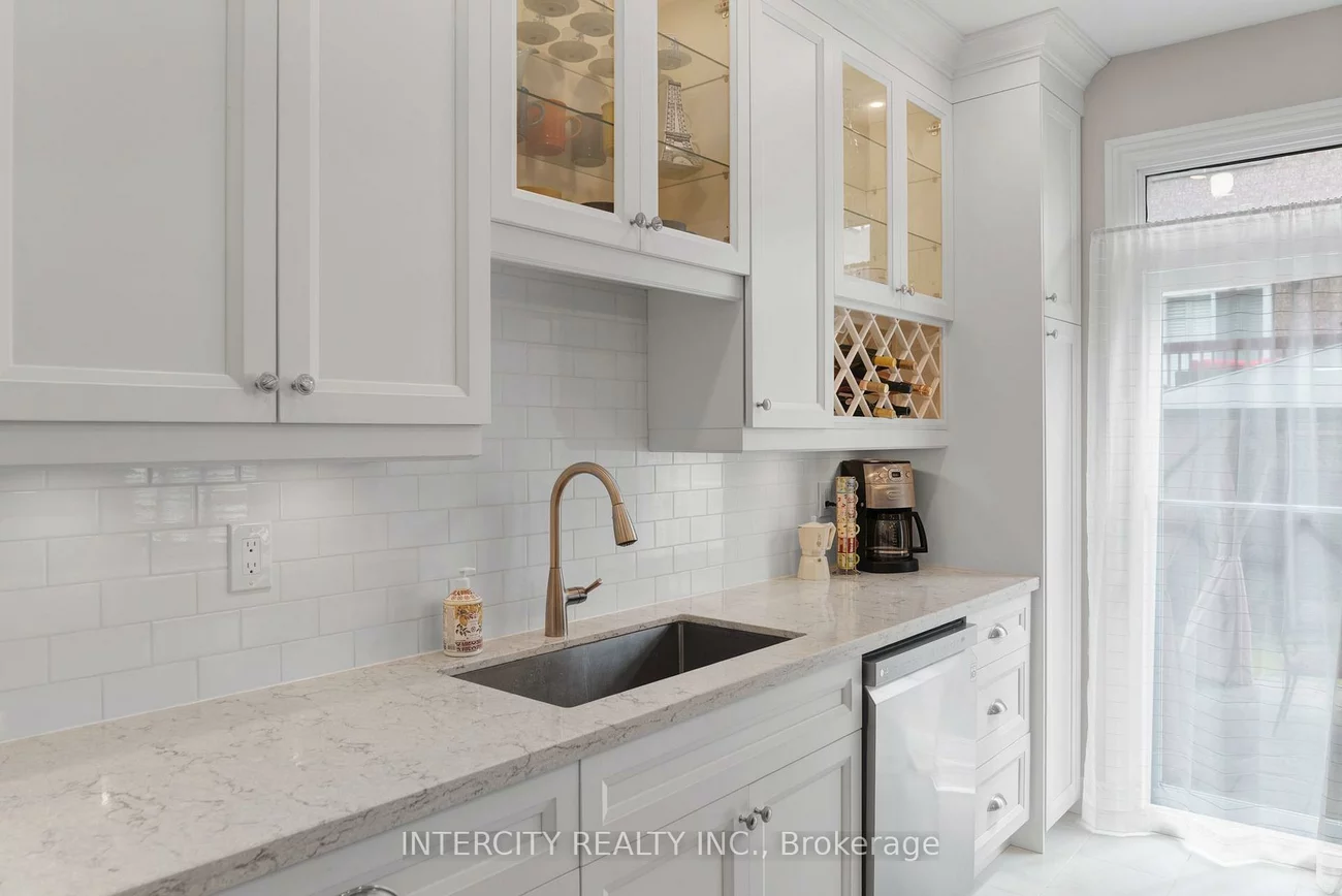 37, Redfinch, Vellore Village, Vaughan