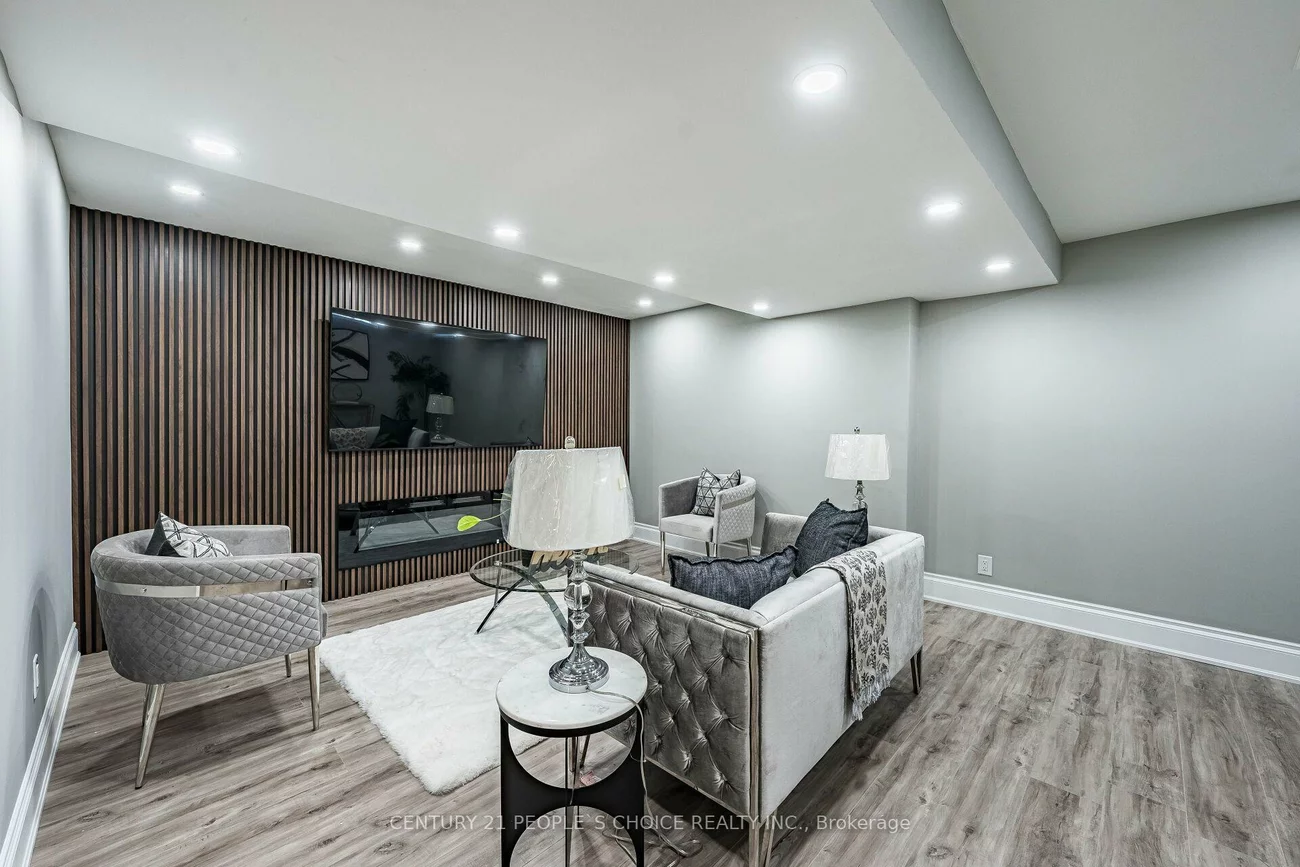 211, Wildberry, Vellore Village, Vaughan